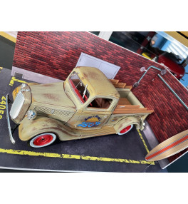 REVELL 1937 Ford Pickup 2'N1 avec Planche de Surf ech: 1/25 14516