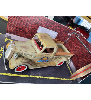 REVELL 1937 Ford Pickup 2'N1 avec Planche de Surf ech: 1/25 14516